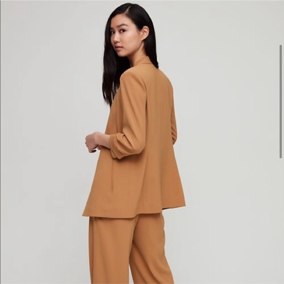 Aritzia Power Blazer - Picture 4 of 9